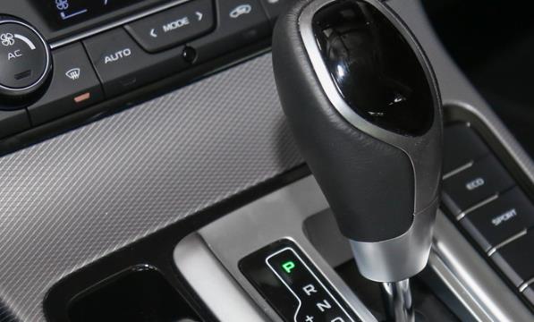 帝豪GS油箱盖怎么打开 打开油箱盖的方法